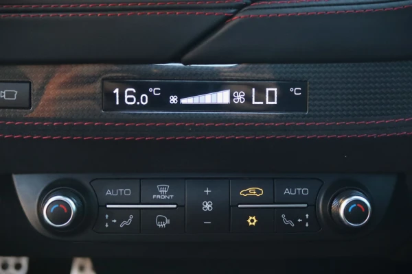 Ferrari F8 Tributo Standard 31