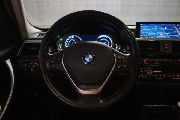 BMW 320 d Touring ED Line Sport Auto 4