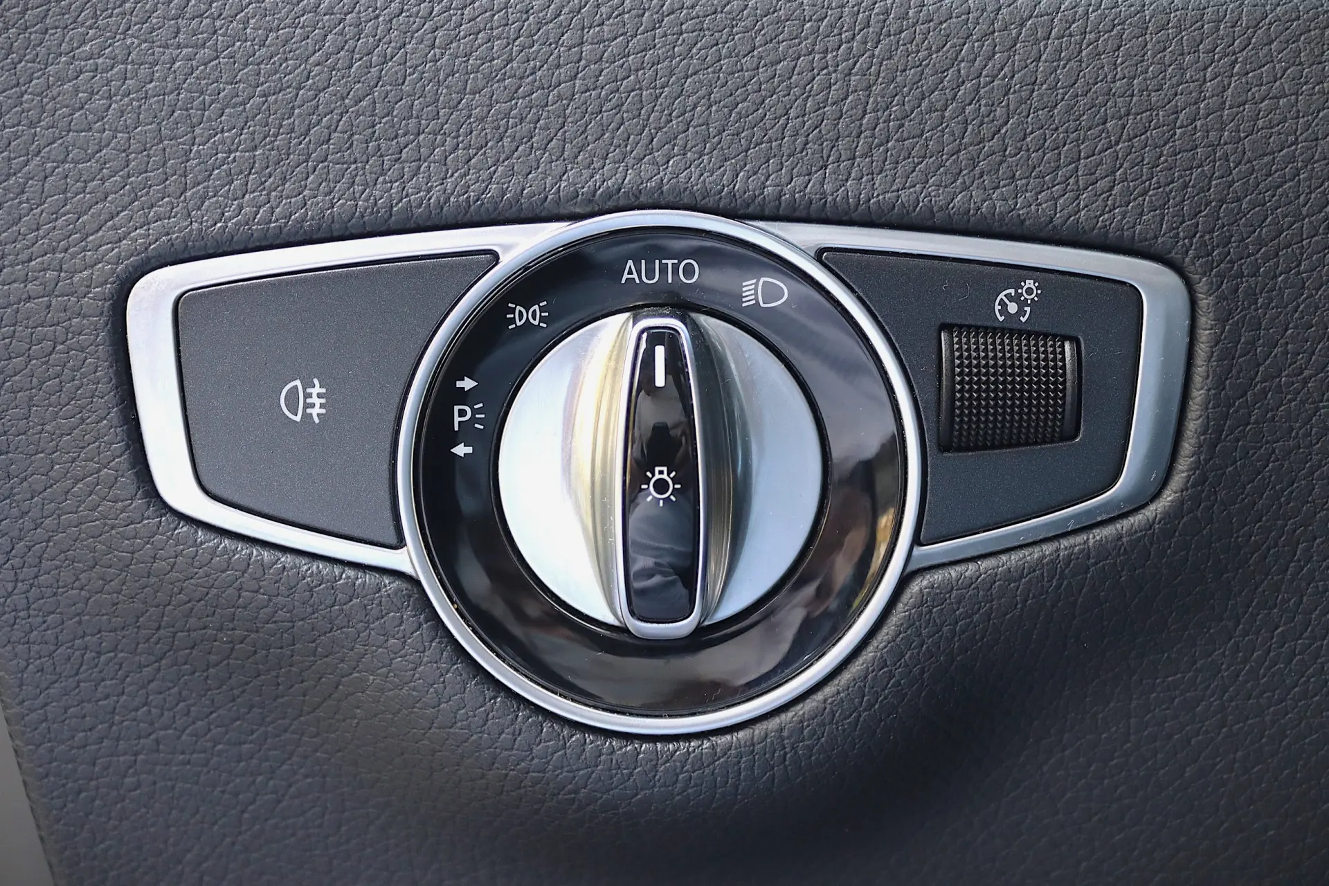 Mercedes-Benz E 220 d AMG Line 17