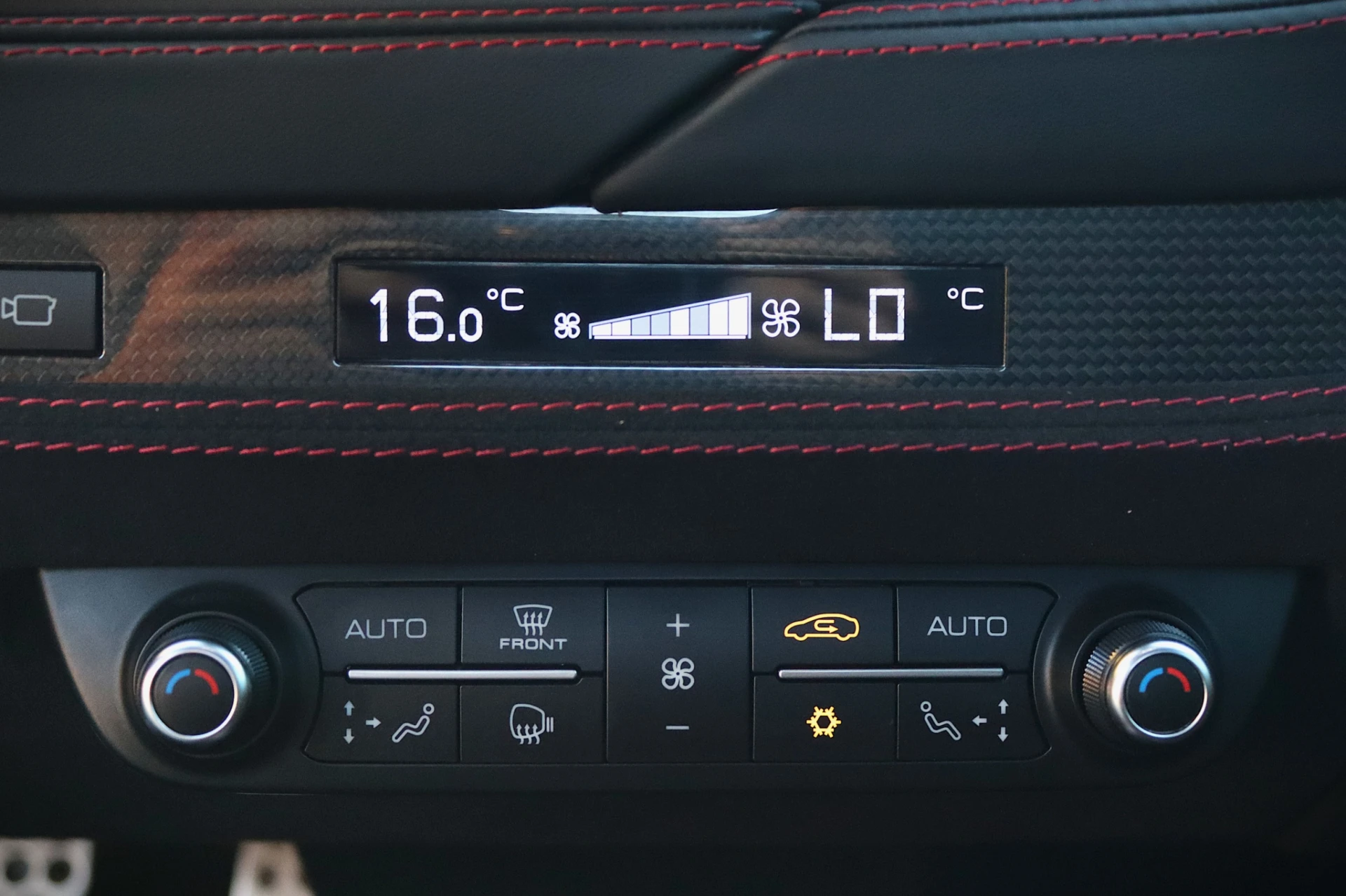 Ferrari F8 Tributo Standard 31